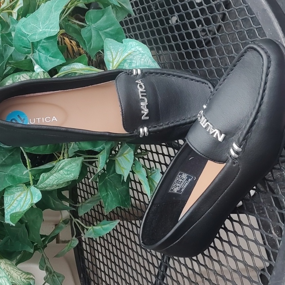 Nautica Women's Classic Black Loafers